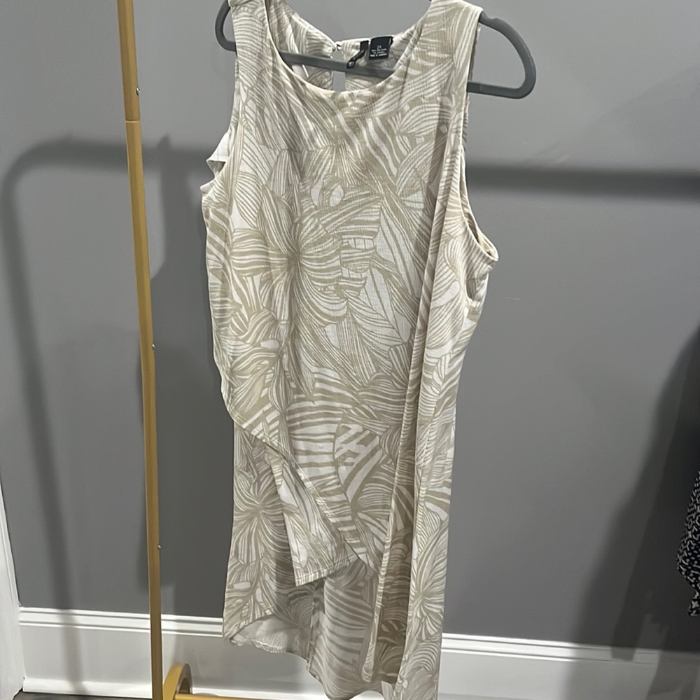 (PRELOVED NEW DIRECTIONS CURVY TOP